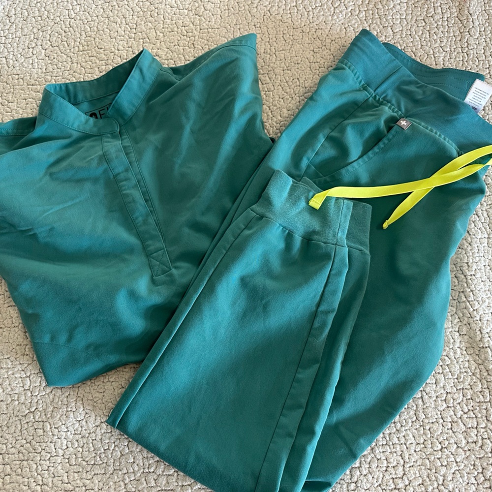 Figs set Marine Small Rafaela Top and medium Zamora Jogger pants